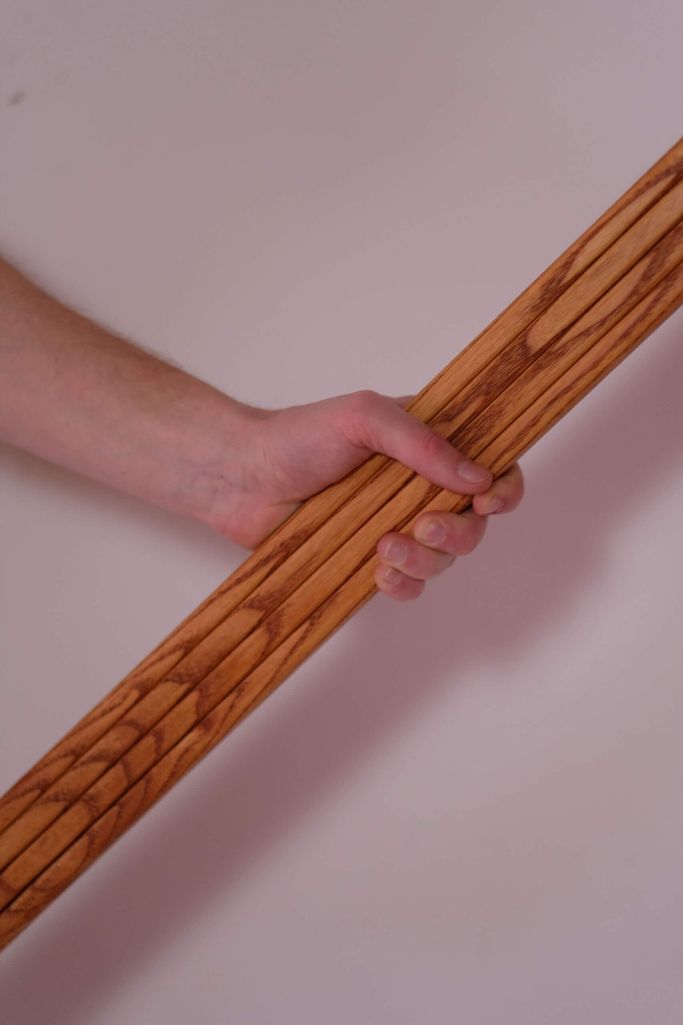 Handgefertigter Zielstock aus Esche: Angenehme Haptik und massive Verarbeitung