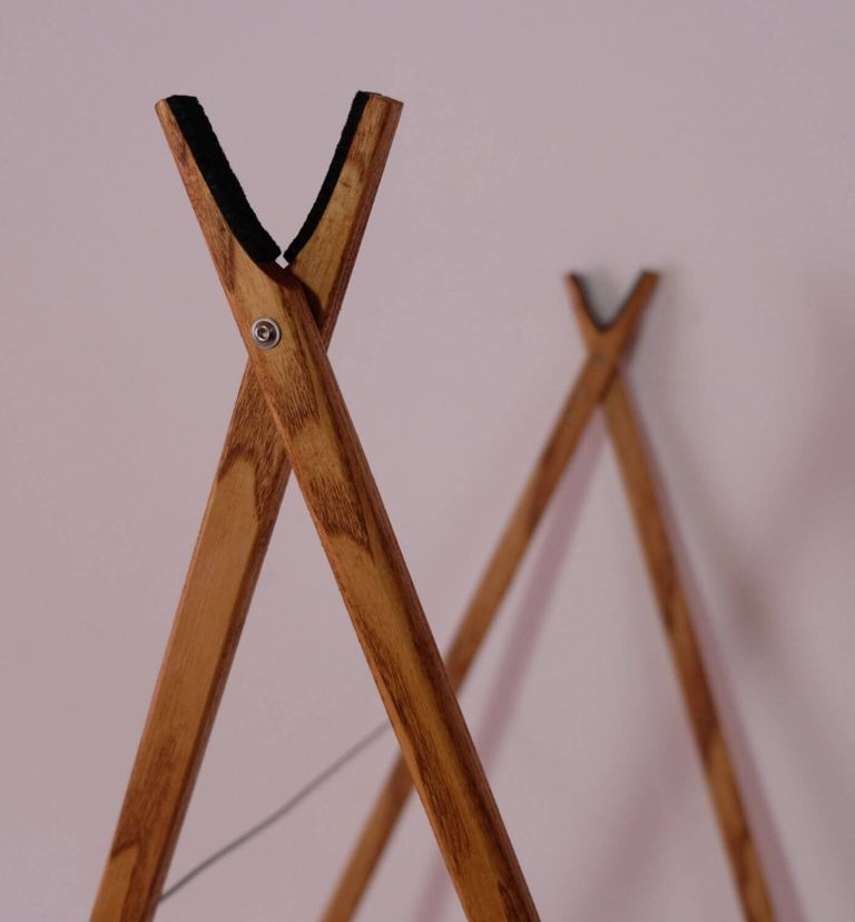 Vordere V-Auflage des Pirschstocks aus Holz mit lautloser Filzeinlage